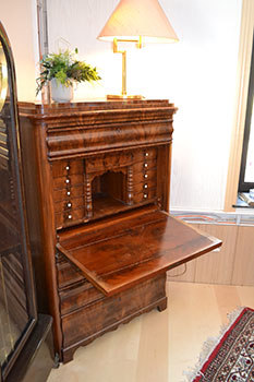 Biedermeier Sekretär aus Mahagoni aufgeklappt schräge Ansicht - Antiquitäten und Möbelbau Jörg Wedler